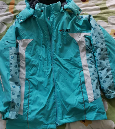 冬季校服165码，没怎么穿很新 感兴趣的话...