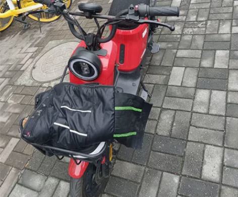 小牛电动证件齐全可以过户，看中的可以送货上...