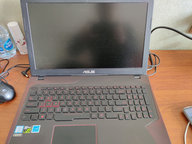 华硕飞行堡垒，游戏本，游戏笔记本电脑