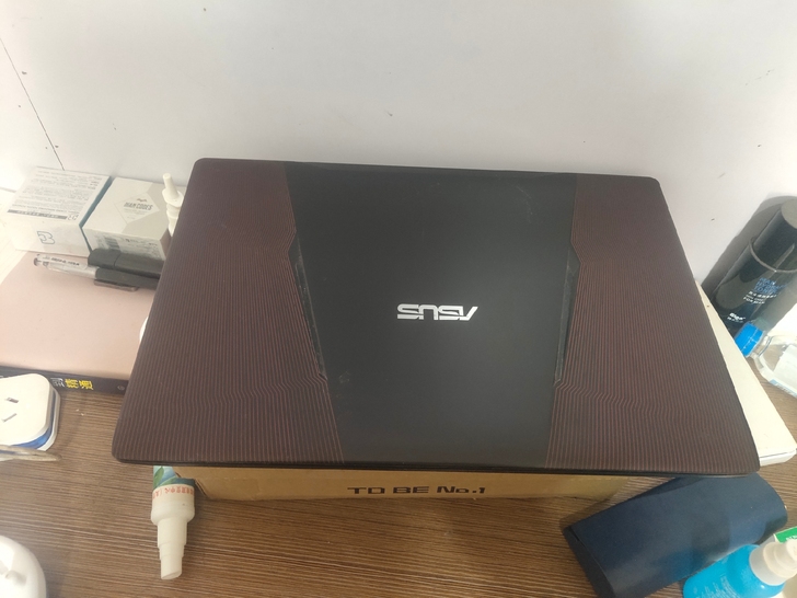 华硕飞行堡垒，i5  7300HQ  2....