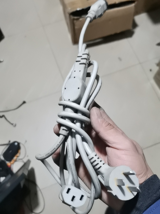 双头电源线有60根，8元一根