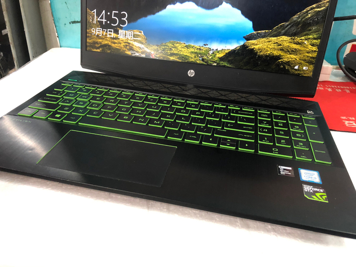 卖一台光影精灵4游戏笔记本.