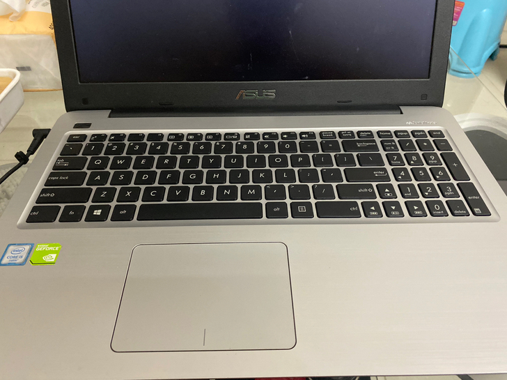 机新完整 无磕碰，无暗病，全原装无拆无修。