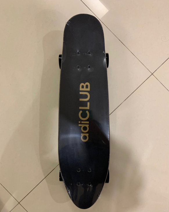 阿迪达斯滑板 全新