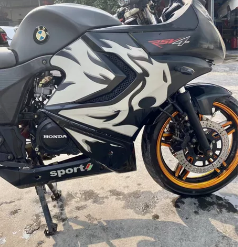 宝雕摩托车，2000多公里，有点划痕，可以...