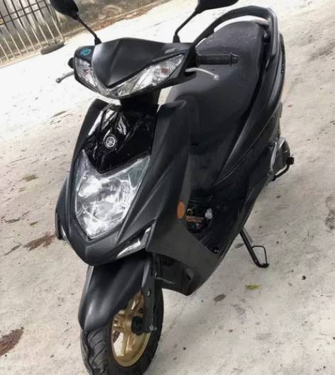 雅马哈赛鹰，二手踏板车2000多公里，前后...