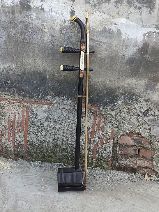 黑檀二胡一把,二手旧二胡。升级换琴了,这把...