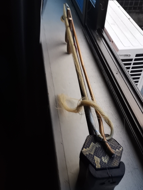 红木越胡带硬盒。