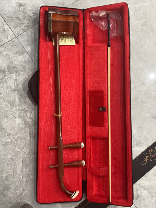 买的二胡转手,没时间学