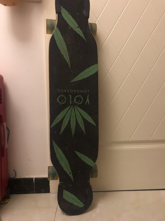 滑板8成新没有损坏。