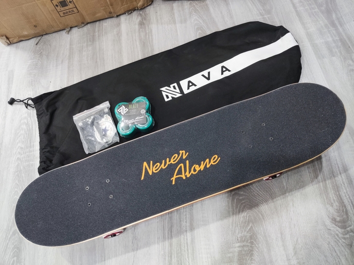 Nava滑板初学者刷街代步四轮公路短板双翘...