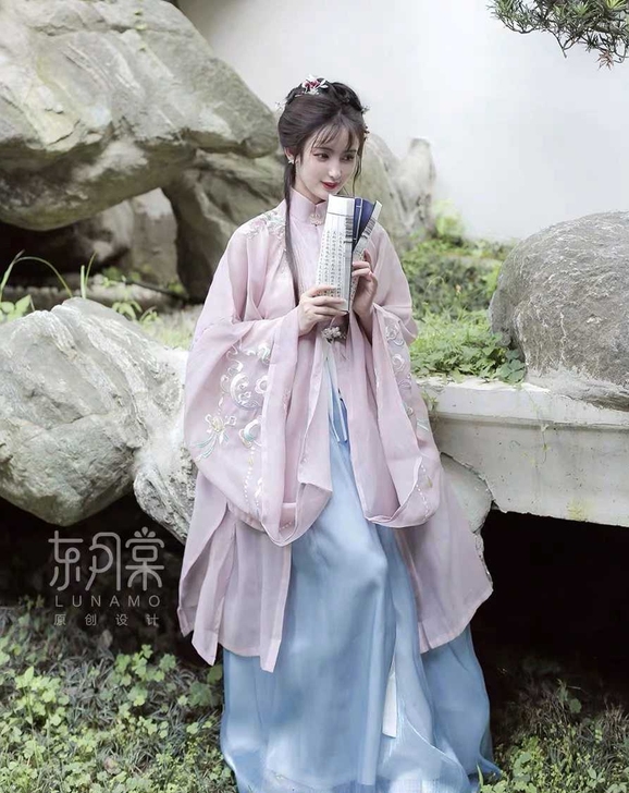 东月棠明制汉服护花铃