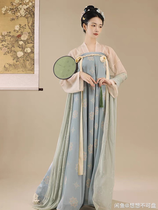 出桔屿家长安花蓝色s码，半包邮