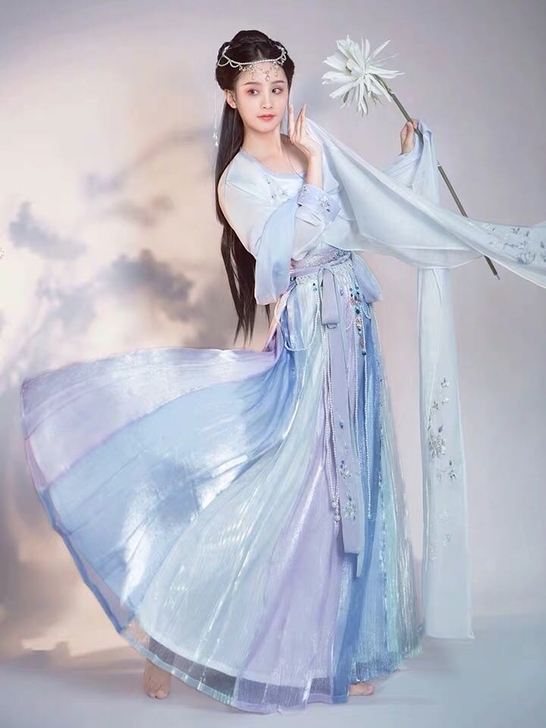 【出/换】流烟昔冷家的汉服，我当时在实体店...