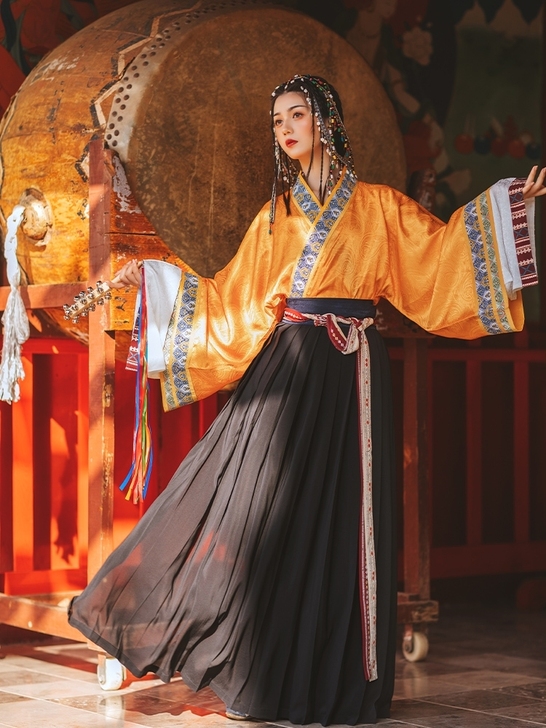 【求购】一套M的花朝记（格桑）汉服。真的非...