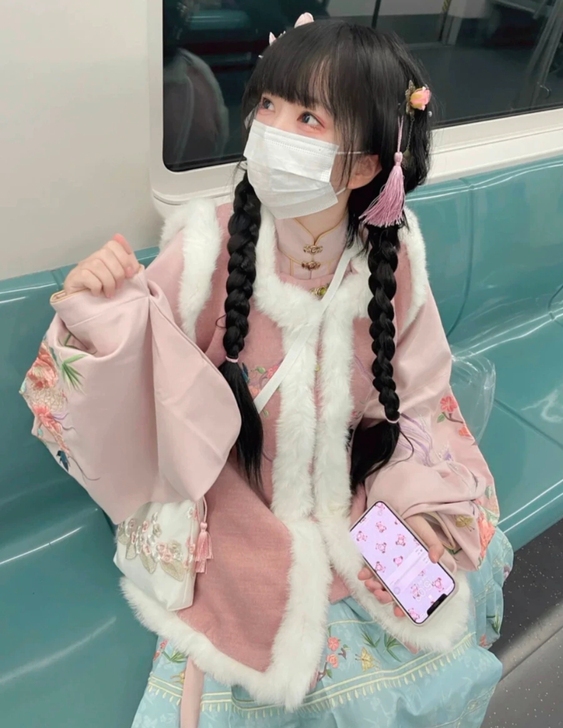 花朝记团香雪比甲s码全新,压箱底了毛毛稍微...