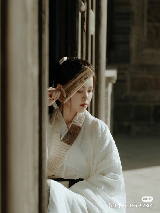 出行者汉服，图新鲜别人手里收来的，没出过门...