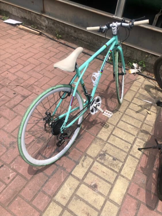 今年新入手 开学去外地闲置搁置了。便宜出 称心问价。 可发 今年新入手 开学去外地闲置搁置了。便宜出 称心问价。 可发