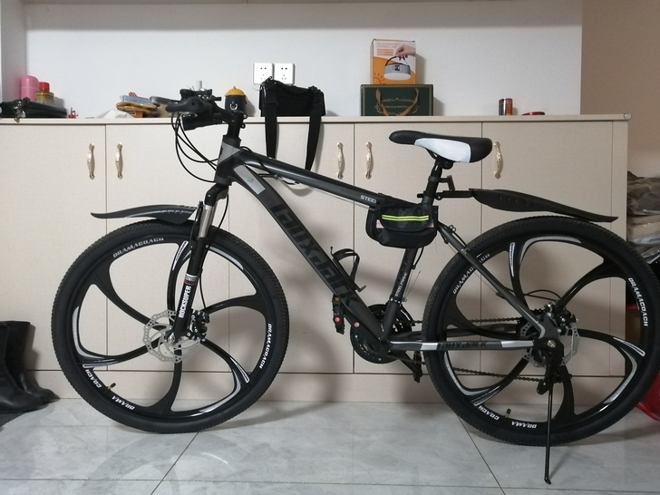 我爸爸前段时间买来打算锻炼身体的,但由于懒...