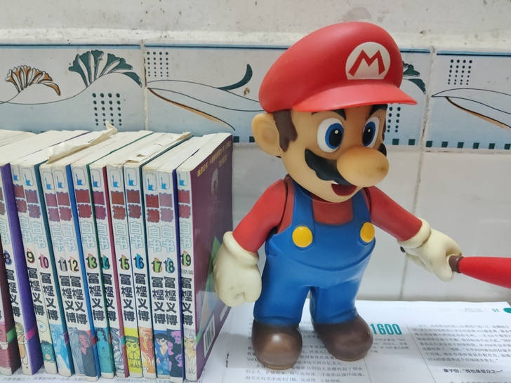 马里奥手办，幽游白书 福星小子卡片。 有缺