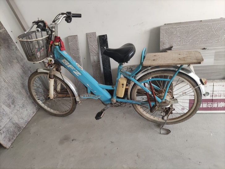 24寸电池车，锂电，换了新的，当废品卖，还...