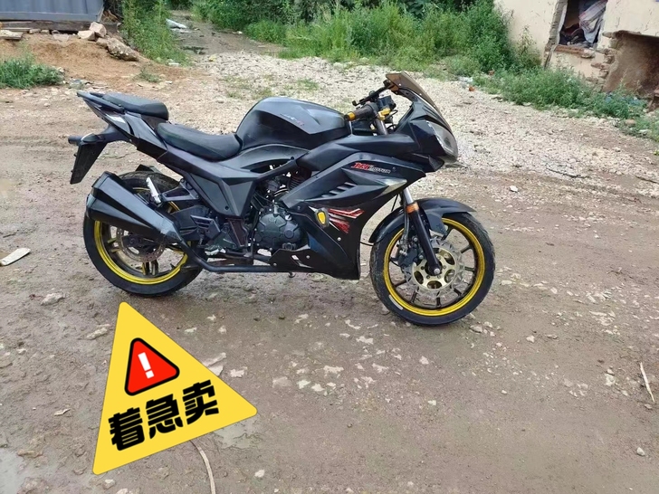 R2款大跑车，成色如图，机器好，四出排气，...