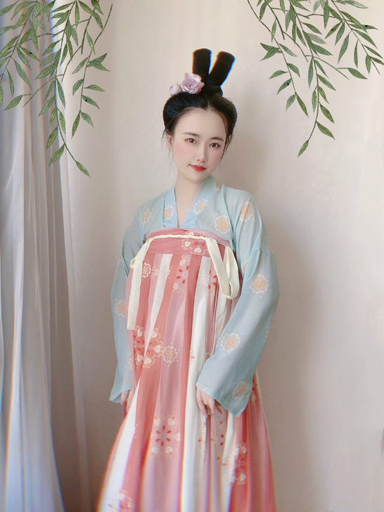 汉服全新 吊牌在 诚心的来 接受砍价喔