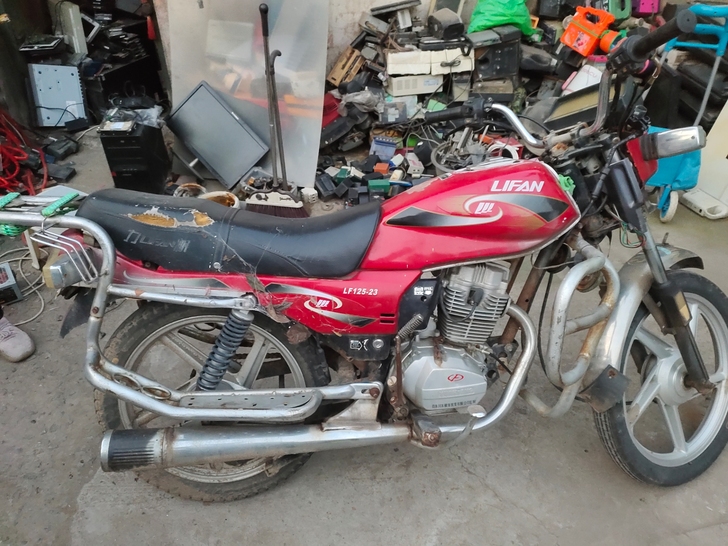 力帆LF125-23摩托车