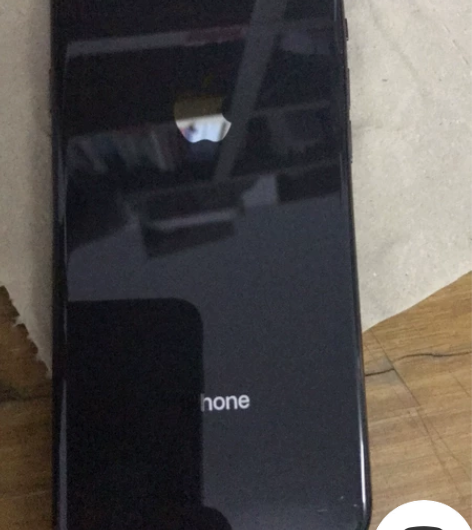 iPhone 8 64G 有拆修，换过电池...