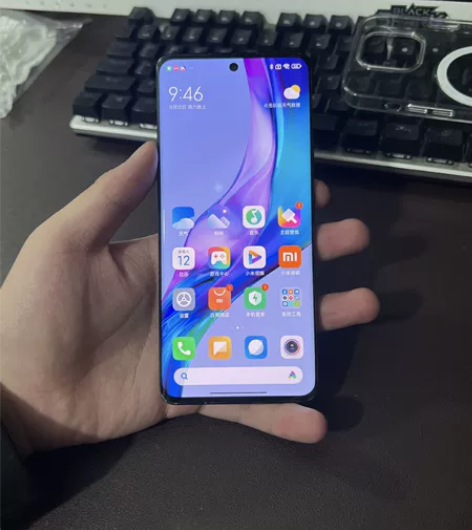 小米civi 12+256 黑色 边框有点...