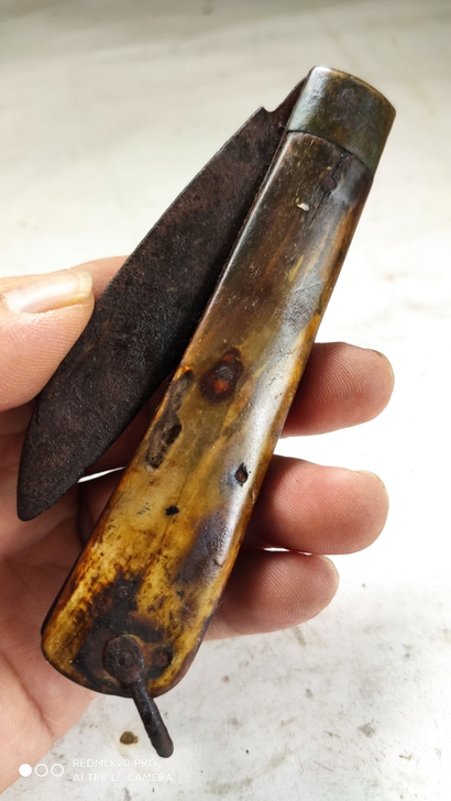 牛角柄老刀。古董古玩老物件，铜器瓷器摆件，...