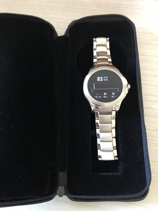 阿玛尼智能手表 钢带 2000多买的，