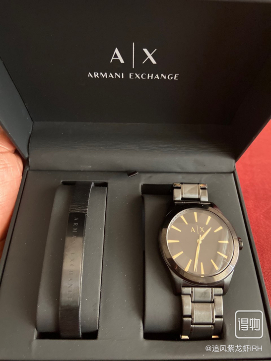 手表低价出，阿玛尼的没怎么带有略微磨痕，急...