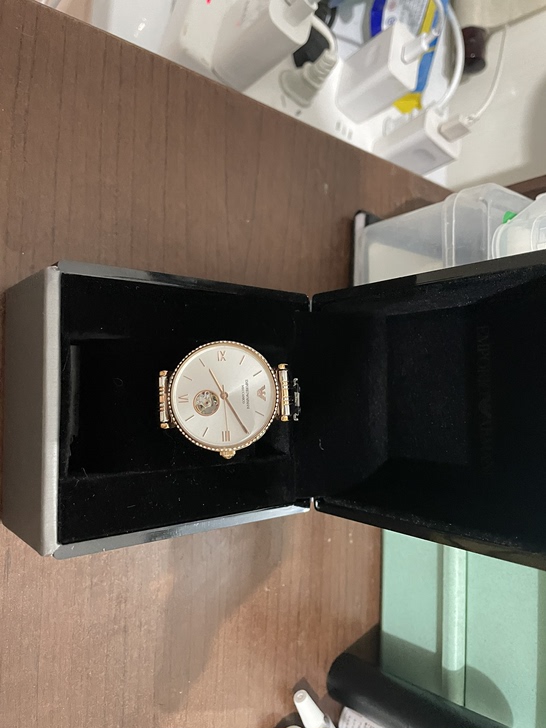 阿玛尼手表今年年初左右买的，现转450