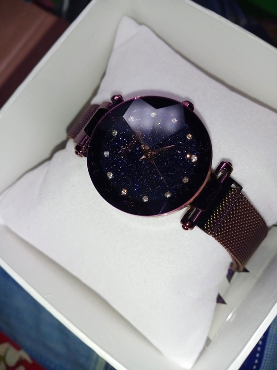 朋友送的星空手表，不同侧面看颜色不同～非常...