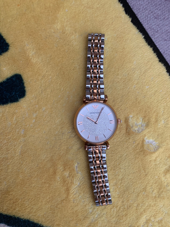 19年过生日的时候朋友送的 只戴了三四次左...