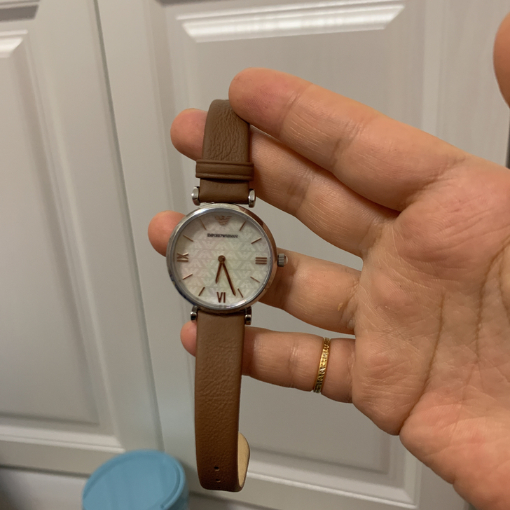 正品阿玛尼手表贝壳表盘，可专柜验货没带过几...