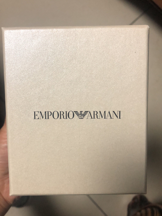 阿玛尼摩天轮、满天星手表包装盒，盒子侧面的...