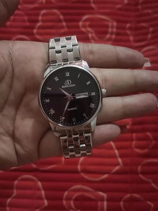 手腕太细   戴上不好看