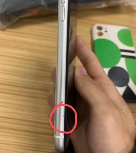 iPhone 11 128G有轻微磕碰