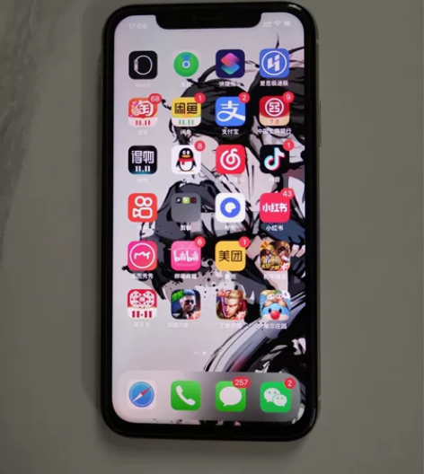 自己用的苹果11白色美版双卡有锁，128G...