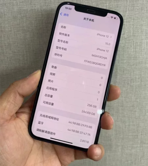苹果12 256G国行黑色，外观9新以上。...