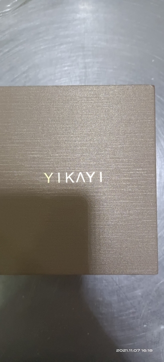 手表全新未拆封，买回来没有戴。意卡伊手表。