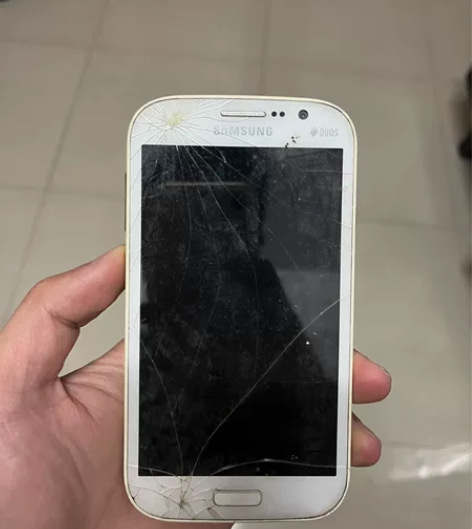 三星手机（开不了机），板机一流 感兴趣的话...