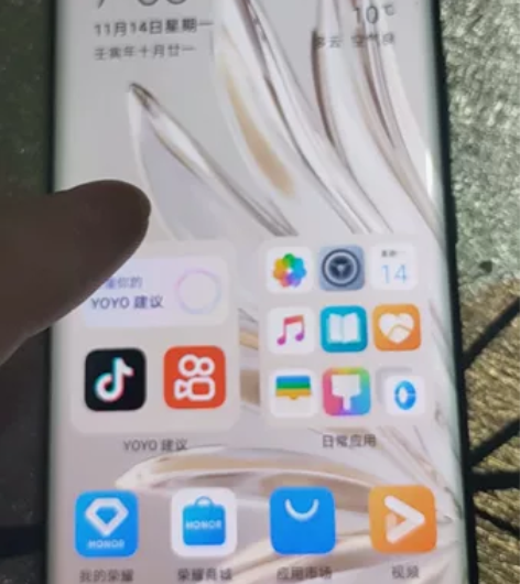 荣耀70，8+256G，用了没有三个月，女...