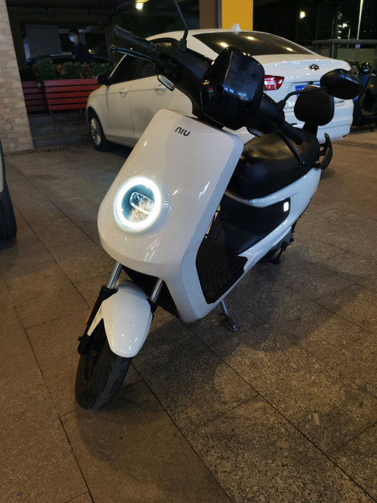 小牛电动 m+青春银 8500公里 电池循...