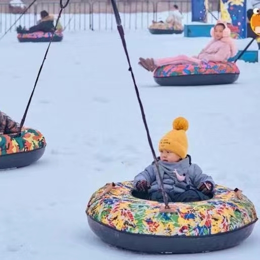 乐园套票，包括门票六个项目滑雪嘉年华