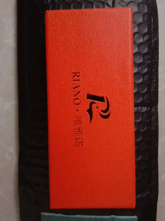 没用过的石英手表，因为在上学，戴着太招人了...