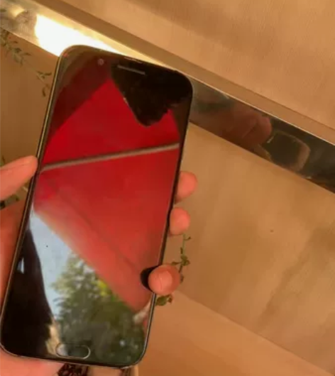  ： 型号 黑鲨游戏手机 可打电话 可玩手...