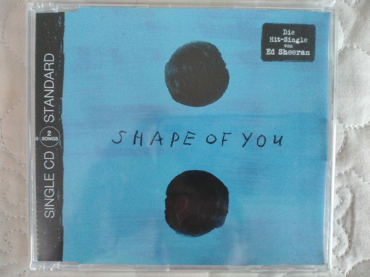 出黄老板欧版单曲shape of you，...